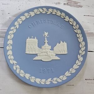 Vintage Piccadilly Circus 1971 Christmas Souvenir Plate